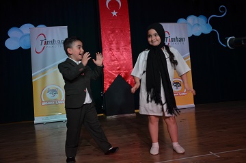 Timhan Çocuk Kulubü 23 Nisan Ulusal Egemenlik ve Çocuk Bayramı gösterisi