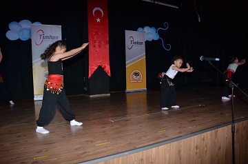 Timhan Çocuk Kulubü 23 Nisan Ulusal Egemenlik ve Çocuk Bayramı gösterisi